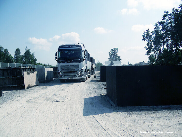 Transport szamb betonowych  w Golczewie